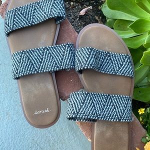 Sanuk yoga gora sandals